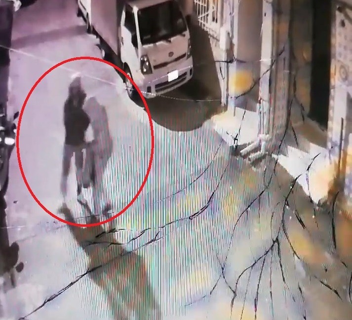 Balkondan Hırsızın Kafasına Tabak Yağdırdı, Hırsız Böyle Kaçtı
