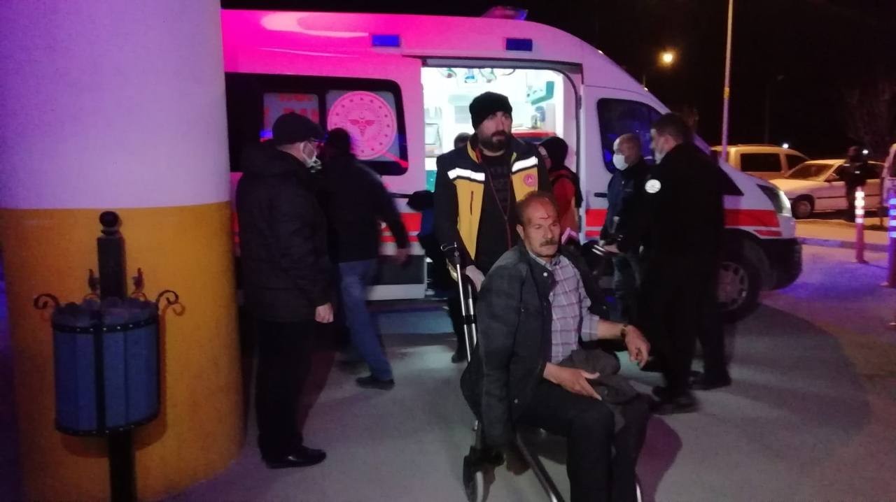 Erzincan’da Yolcu Otobüsü Şarampole Devrildi: 1 Ölü, 8’i Ağır 33 Yaralı