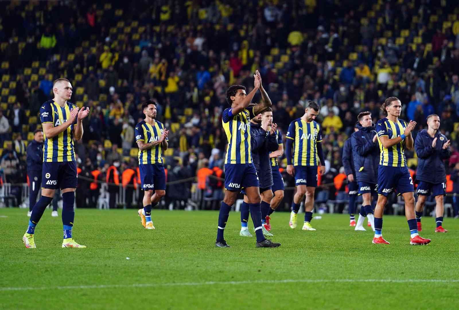 Fenerbahçe geçen sezonun gerisinde