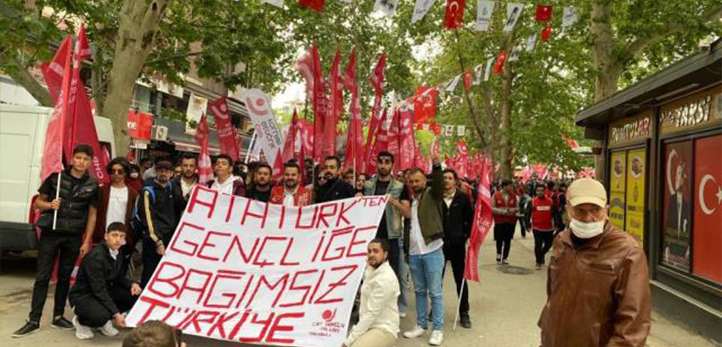 Gençlerle birlikte Anıtkabir'e yürüyen Kılıçdaroğlu: Çeteleri de SADAT'ları da ezerek yolumuza devam edeceğiz