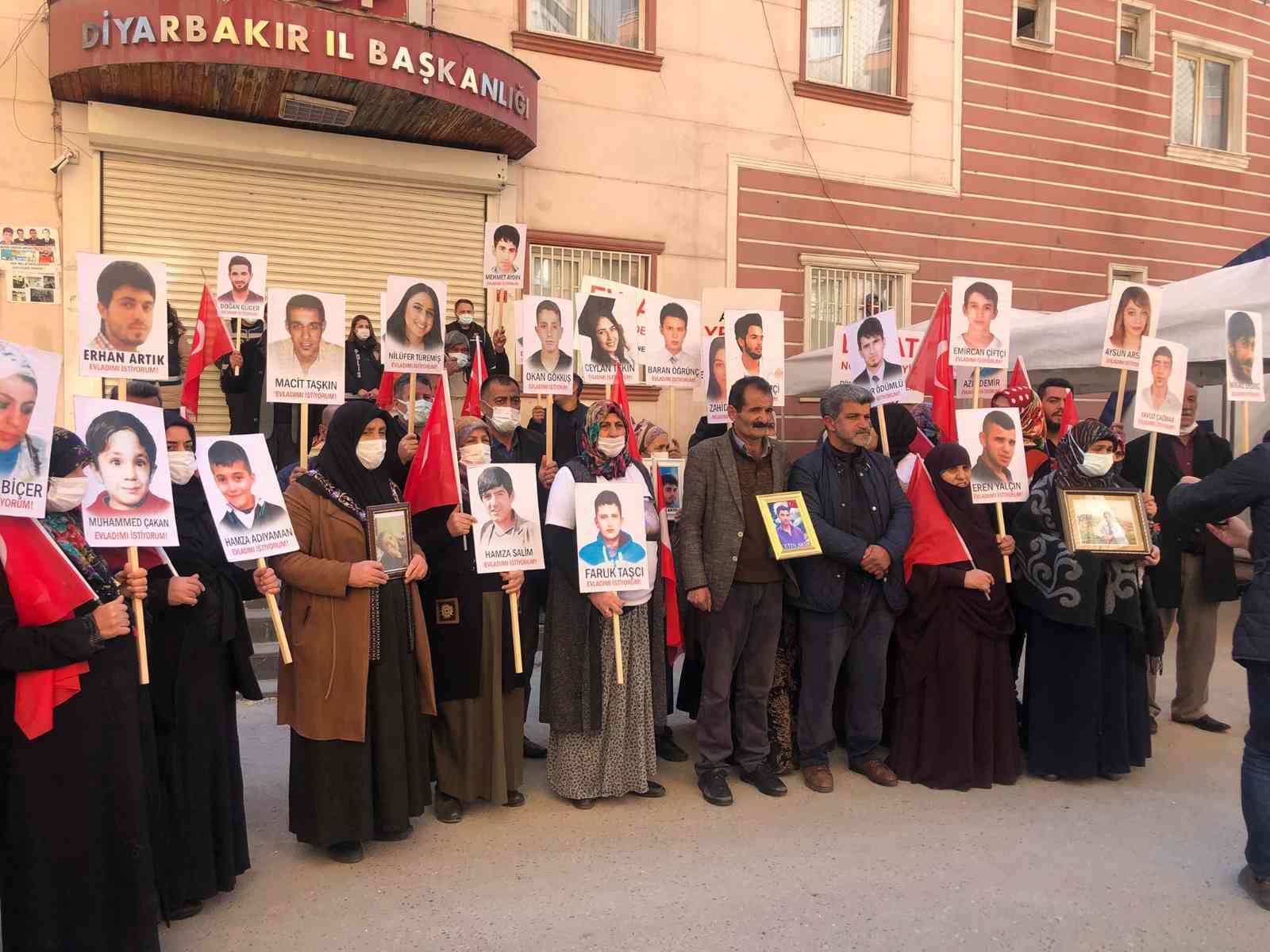 HDP-PKK’ya Karşı Aileler Dik Duruyor, Evlat Nöbetine Katılımlar Devam Ediyor