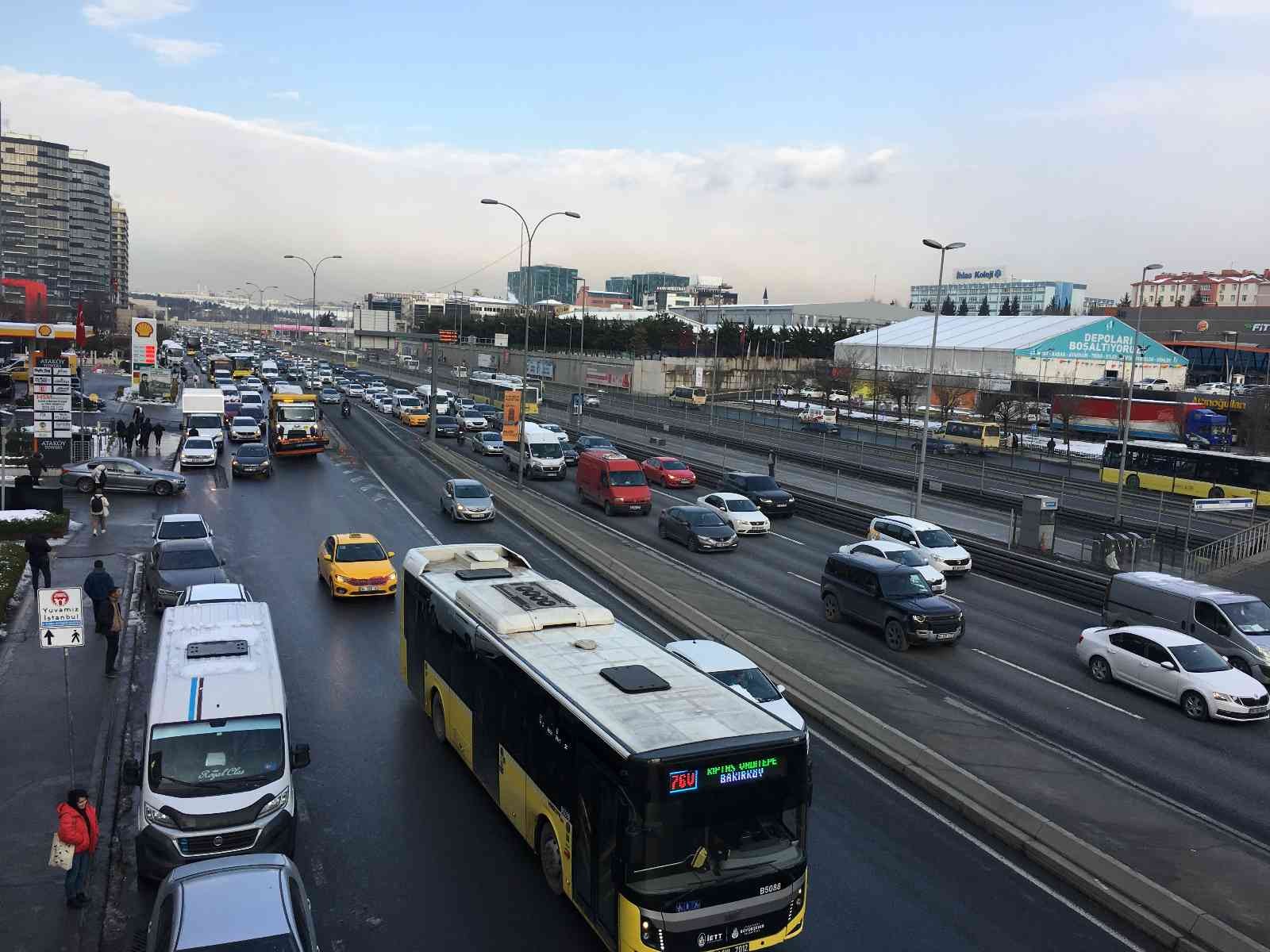 İstanbul’da Kar Tatilinin Ardından Trafik Yoğunluğu Yüzde 50’yi Geçti