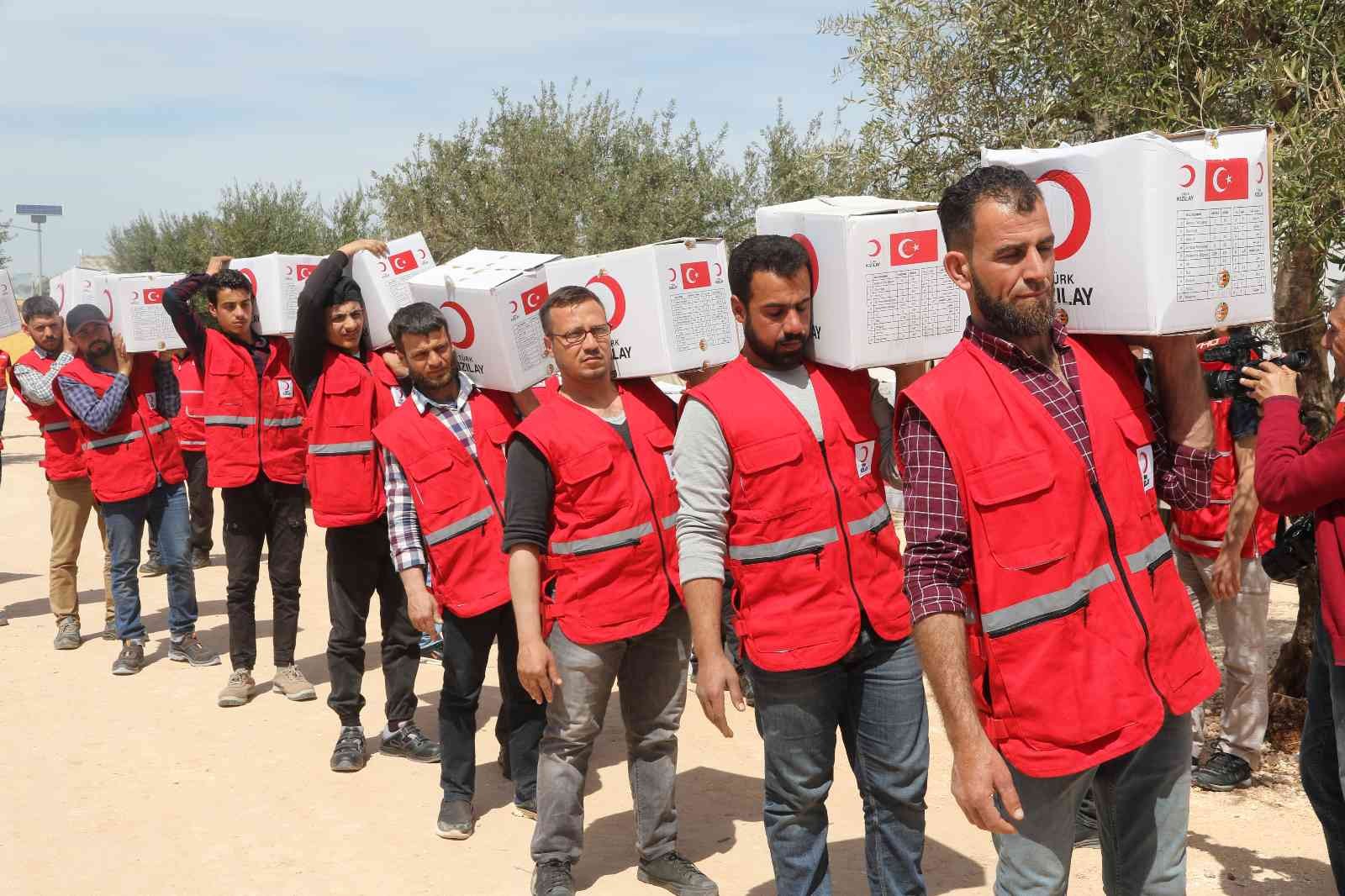 Kızılay, Suriye’de 77 bin kişiye iftarlık dağıtıyor