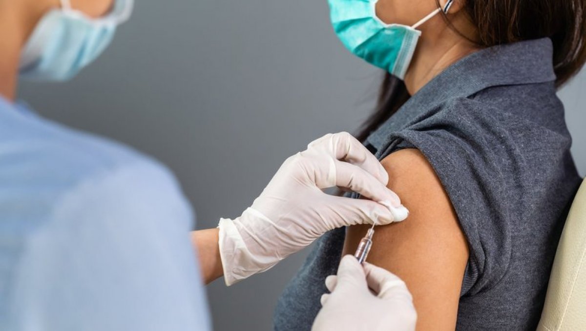 Sağlık Bakanı Fahrettin Koca: 18 yaş üzeri herkes 3.doz aşı yaptırabilir