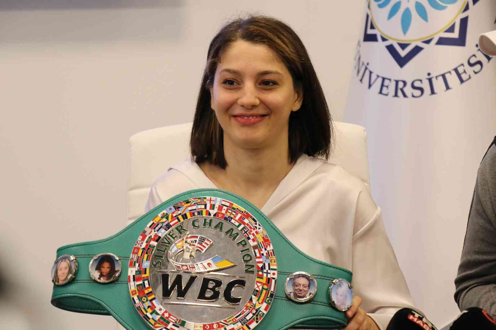 Türkiye’nin ilk WBC Kadın Şampiyonu Çetin, Dünya Şampiyonu Serrona’ya meydan okudu