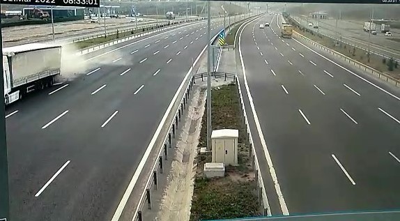 Tuzla’da Otomobilin Tıra Arkadan Çarptığı Feci Kaza Kamerada